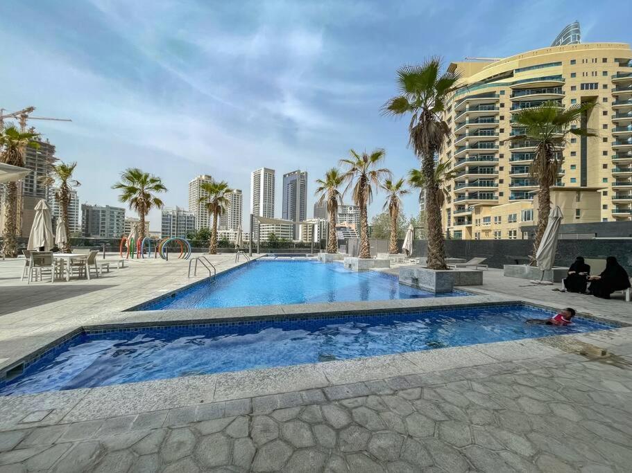 Cozy Studio In Sparkle Tower Jbr By Suiteable Dubai Eksteriør bilde
