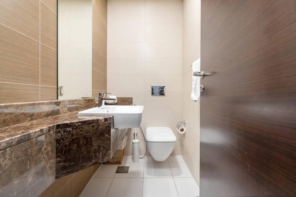 Cozy Studio In Sparkle Tower Jbr By Suiteable Dubai Eksteriør bilde