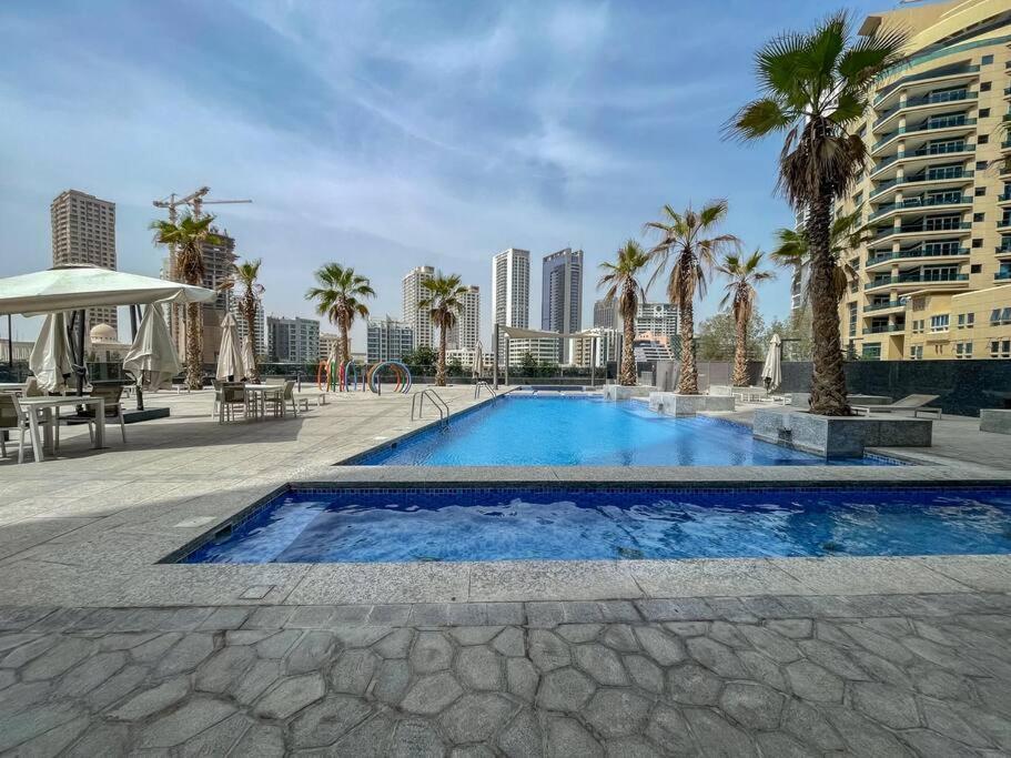 Cozy Studio In Sparkle Tower Jbr By Suiteable Dubai Eksteriør bilde